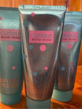 Curious by Britney Spears Hydrating Body Soufflés (2) & Shower Gel (1)